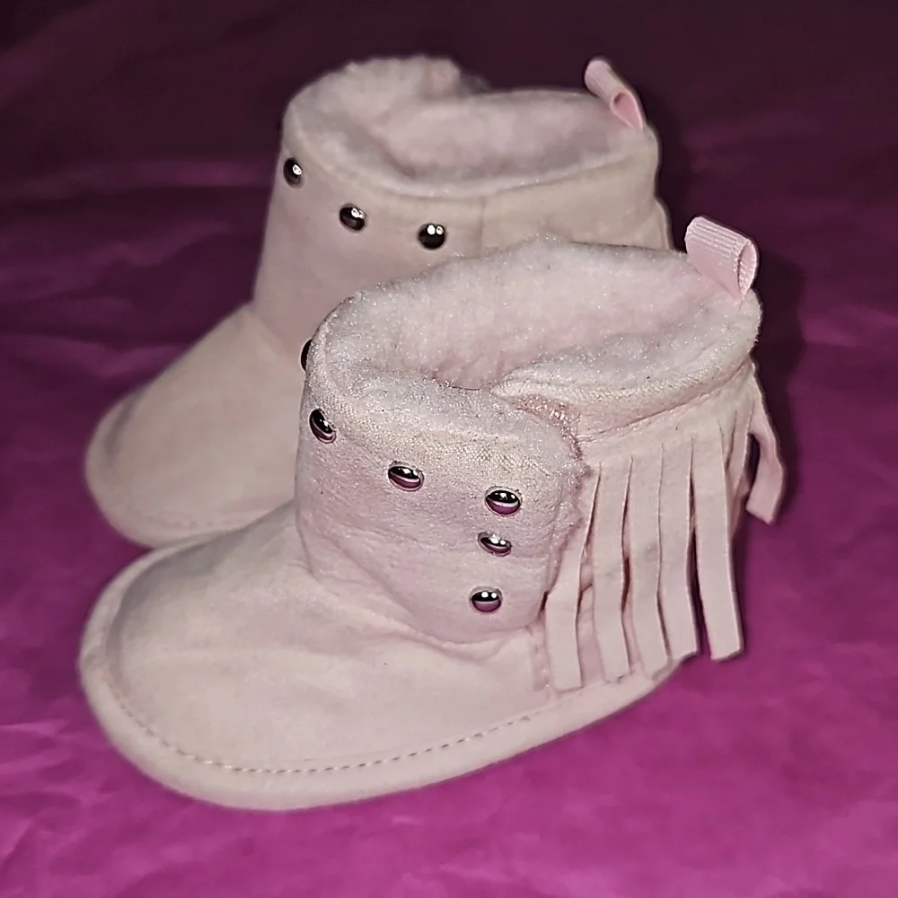 First Steps x stepping stones Baby Pink Moccasins fringe pink w/studs 0-3 mos